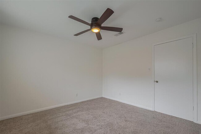 Building Photo - 605 Sorrento Dr