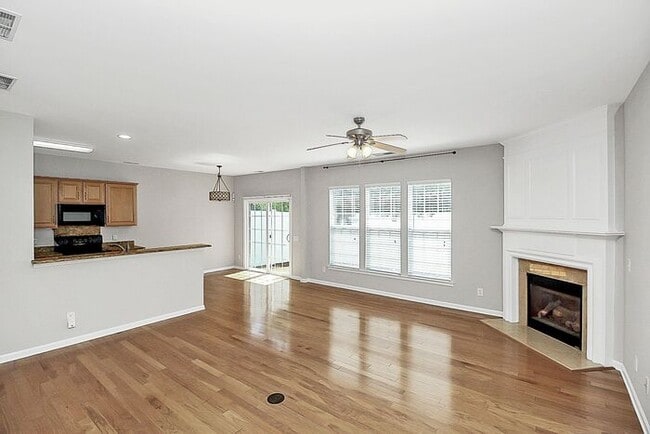 Building Photo - Beautifully Maintained 3BD/2.5BA 2 Story Townhome in Blakeney Preserve!