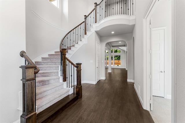 Building Photo - 2605 Greenlawn Dr