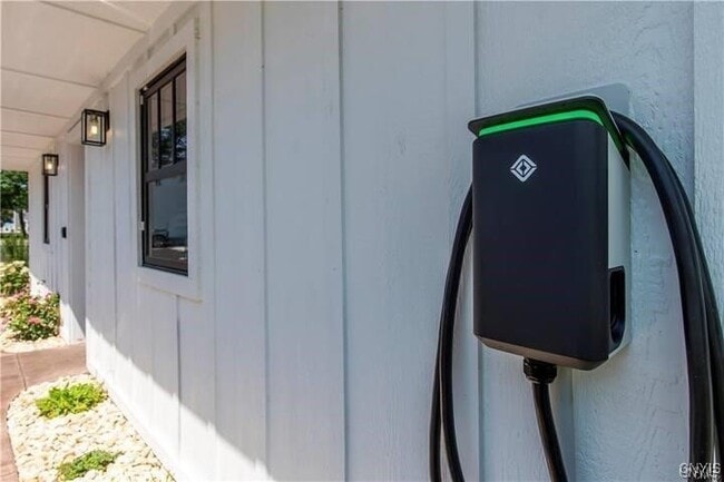 Building Photo - 1014 Main St