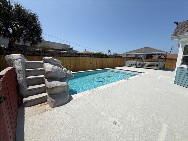 Building Photo - 5525 Swan Dr