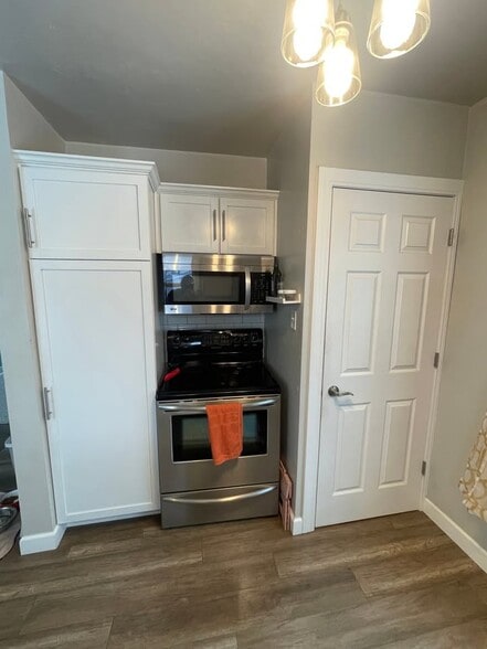Kitchen 3 - 619 Northern Ave