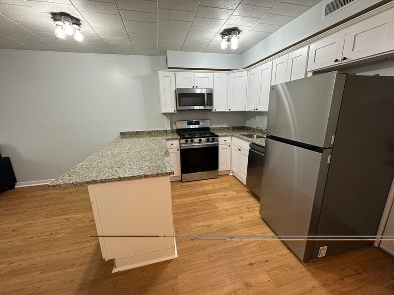 Building Photo - Kingsley Apartments