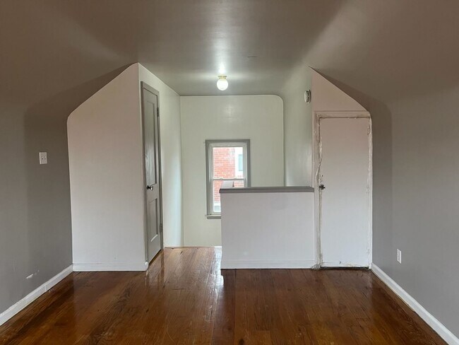 Building Photo - Lovely updated 3 bedroom house