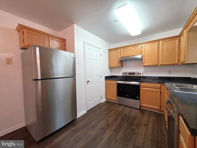Building Photo - 1011 Granite Ct