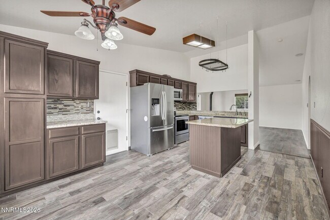 Building Photo - 17575 Parrot Dr