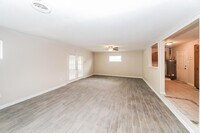 Building Photo - 3045 Beauchamp Dr