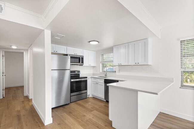 Building Photo - TWO BEDROOM APARTMENT AVAILABLE!