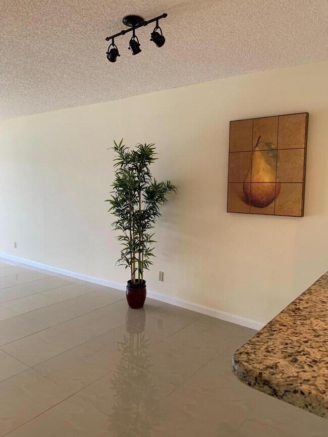 Building Photo - 3212 Strawflower Way