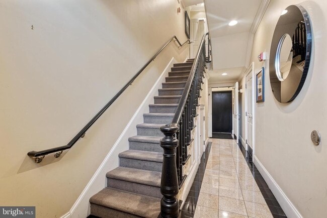 Building Photo - 180 Main St