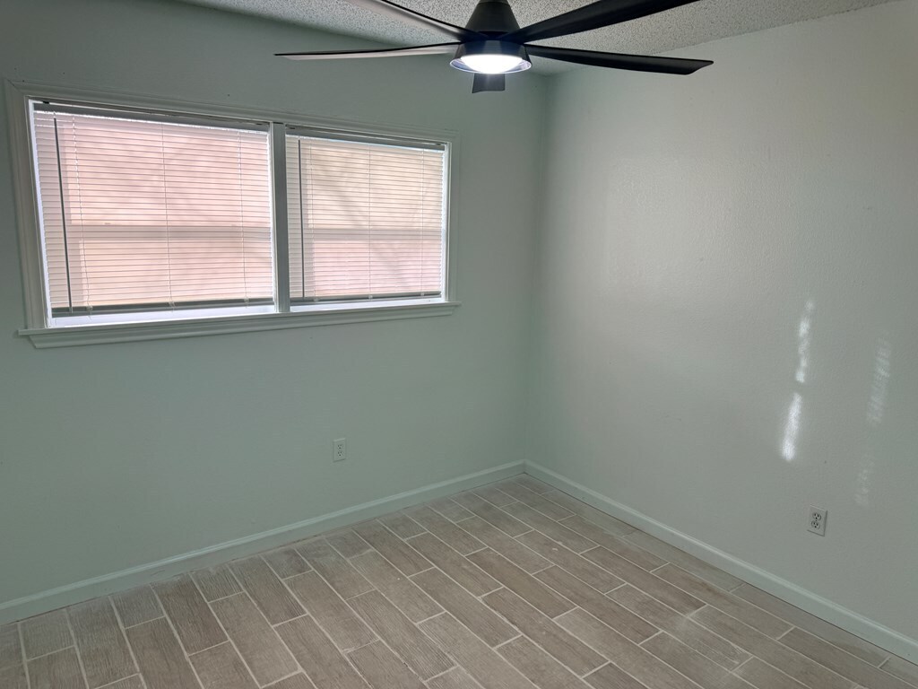 Building Photo - 2501 Redbud Ave