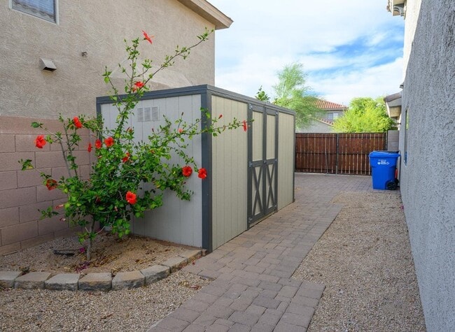 Building Photo - 2521 W Tumbleweed Dr