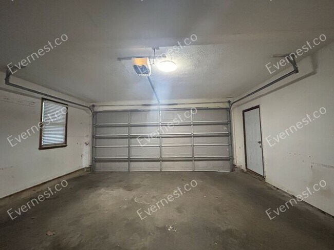 Building Photo - 170 Olde Oak Dr