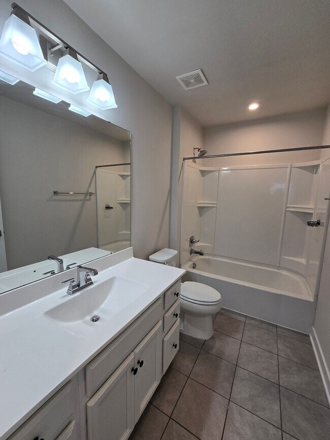 Building Photo - Immaculate 3, Bed, 2.5 Bath Home Minutes from the VA/NC Line