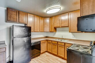 Building Photo - Hills