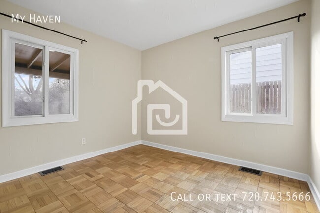 Building Photo - 3032 S Glencoe St