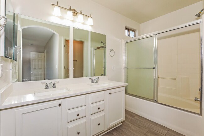 Building Photo - 41302 N Cambria Dr