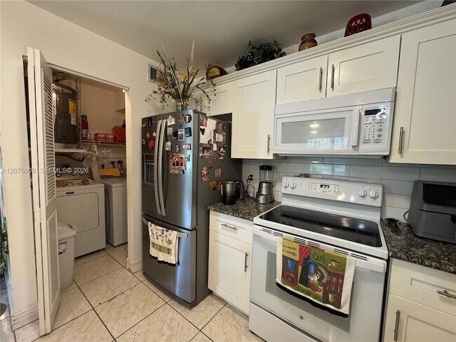 Building Photo - 5773 La Pinata Blvd