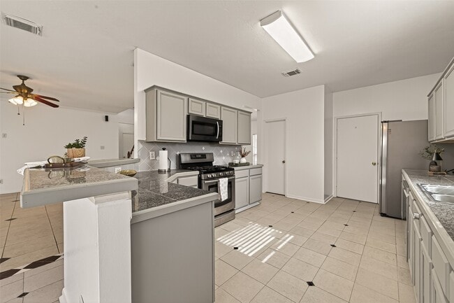 Building Photo - 16315 April Ridge Dr