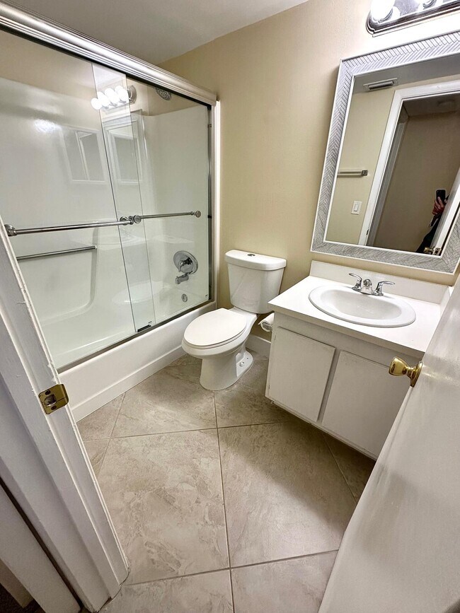 Building Photo - 21904 Lake Forest Cir
