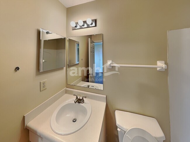 Building Photo - 742 Keltoncrest Dr