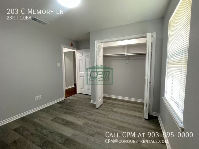 Building Photo - 203 Memory Ln