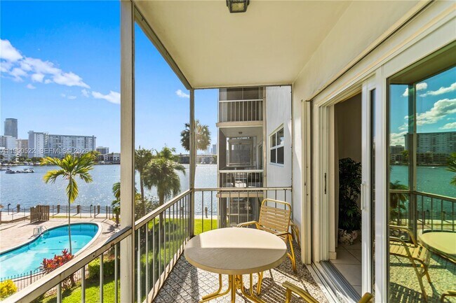 Building Photo - 2200 Diana Dr