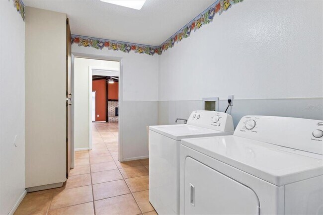 Building Photo - 5221 Lemon Bay Dr