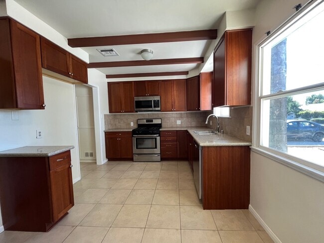 Building Photo - 9320 Odessa Ave