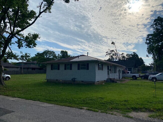 Building Photo - 1815 N Woolsey Ave