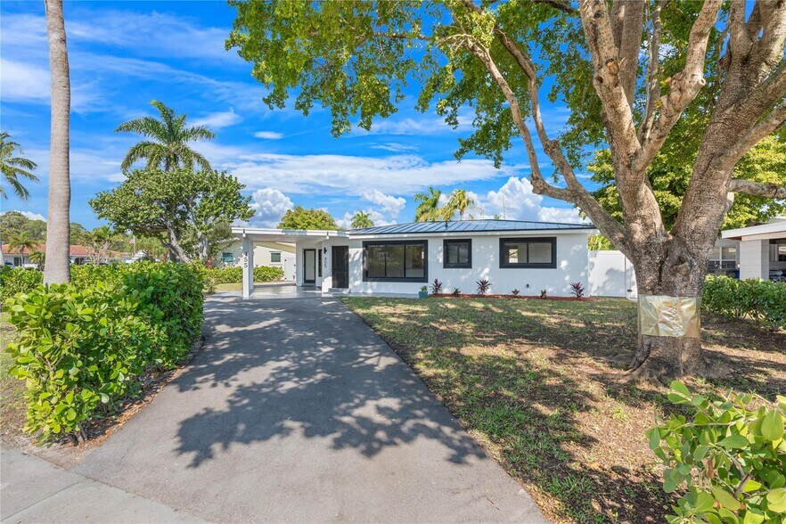 Building Photo - 455 SW 14th Ct