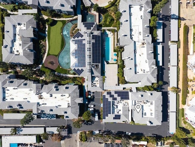 Building Photo - 1560 Circa Del Lago