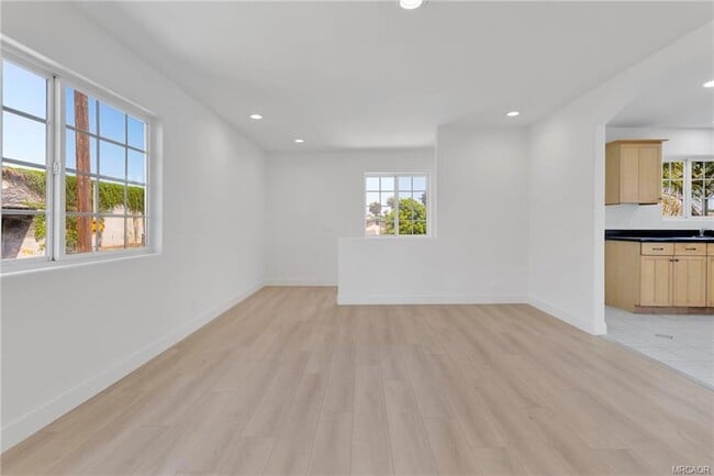 Building Photo - 348 W 83rd St