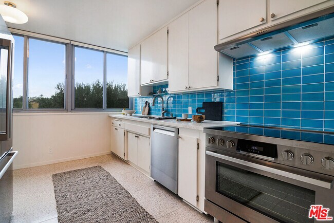 Building Photo - 8701 Delgany Ave