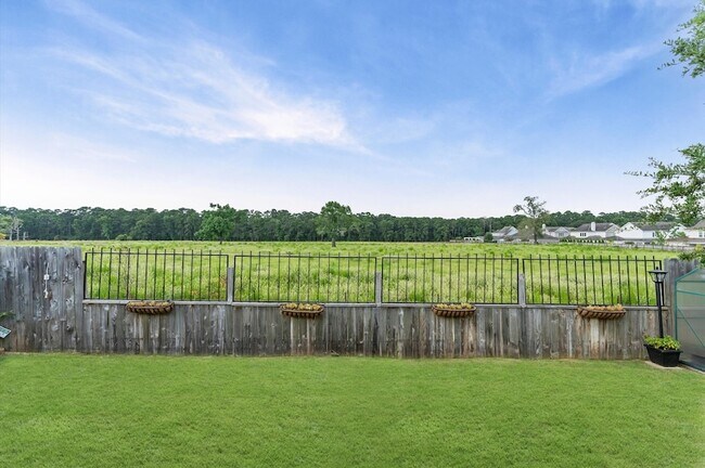 Building Photo - 2185 Woodland Pine Dr