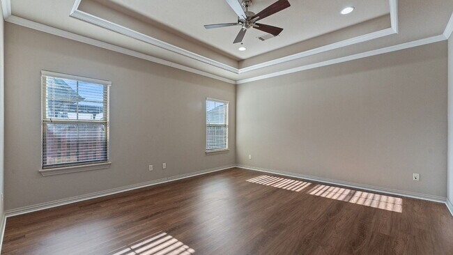 Building Photo - Sign a lease before March 31st and get 50% off one month’s rent, redeemable from the 2nd–12th month.