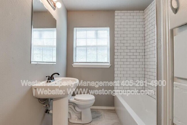 Building Photo - 1304 NE 43rd St