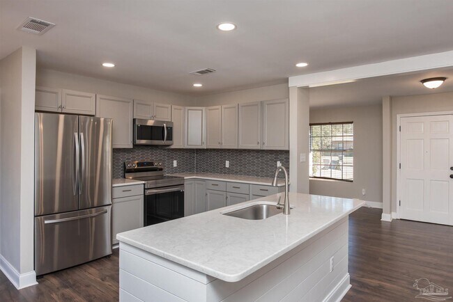 Building Photo - 8238 Li Fair Dr