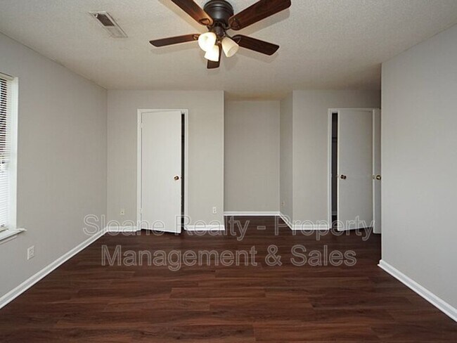 Building Photo - 204A Miami St