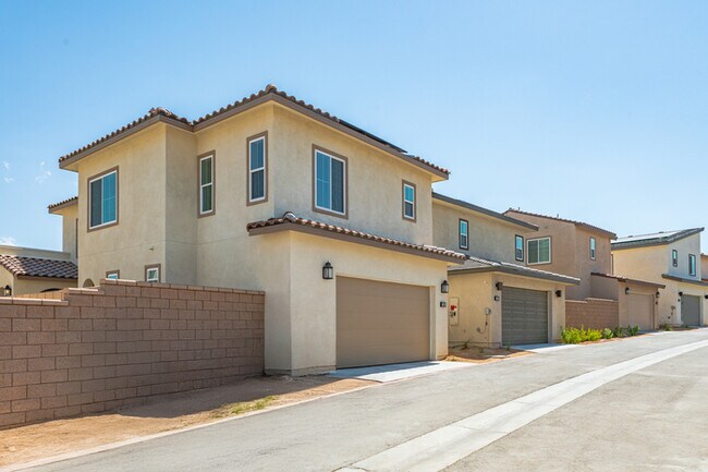 Building Photo - Turnkey Furnished 4BR Home in Palm Desert ...