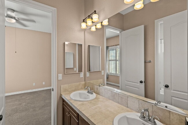 Building Photo - Stunning Single-Story Luxury Home in Coveted Rolling Hills Ranch