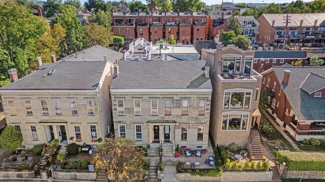 Building Photo - 225 Riverside Dr