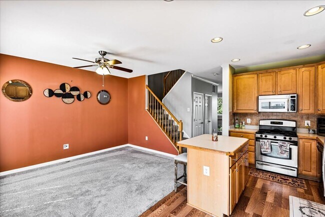 Building Photo - Close to I-95 and Downtown Fredericksburg