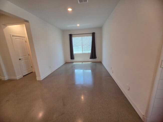 Building Photo - 320 S 202nd Ln