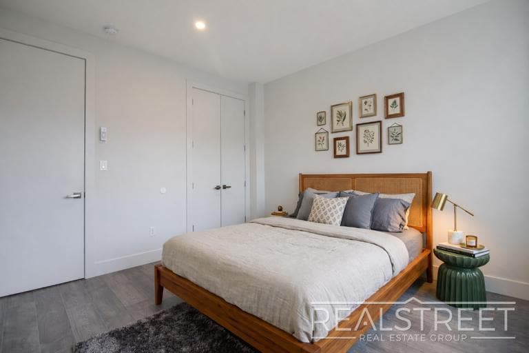 Building Photo - Spacious 2 BED in Bushwick!