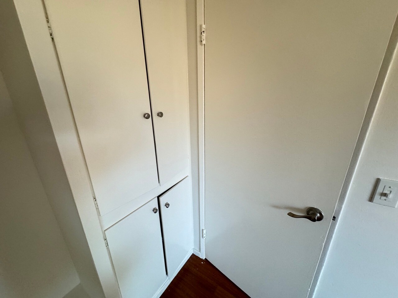 Building Photo - 447 W Elk Ave