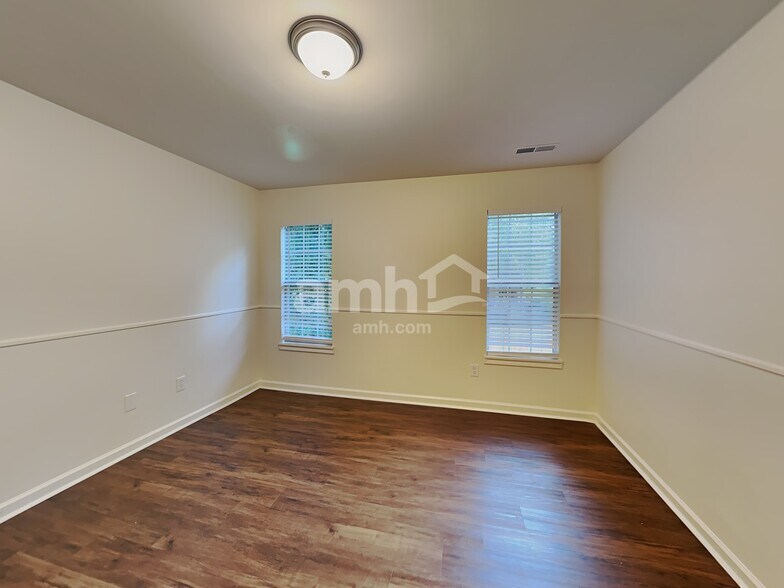 Building Photo - 10 Donegal Ct