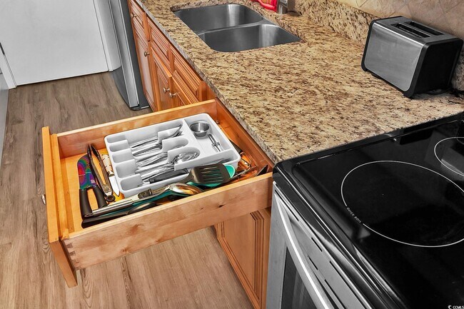 Building Photo - 7200 N Ocean Blvd