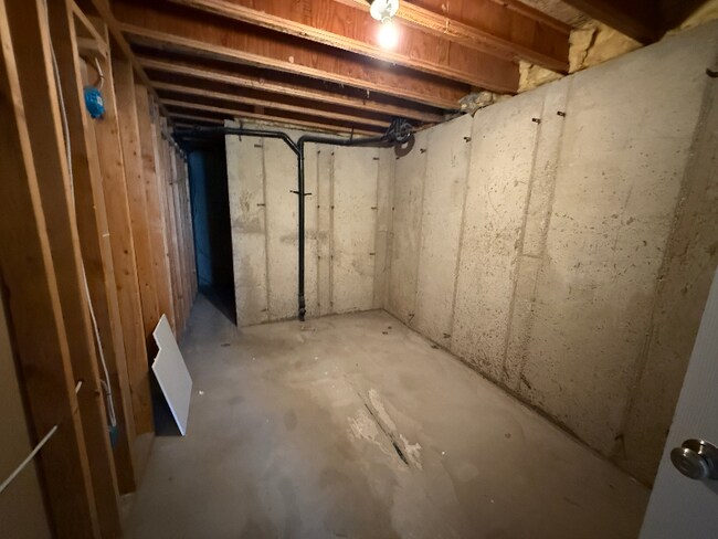 Building Photo - 4091 1100 W