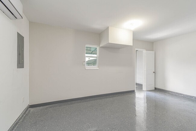 Building Photo - 5423 Wyndham Rdg Ln